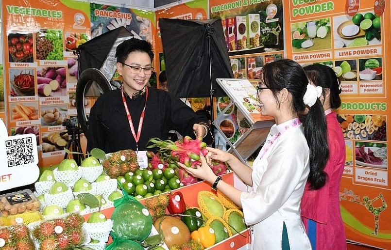 Sản phẩm nông nghiệp Việt Nam được trưng bày bắt mắt, sẵn sàng tiếp cận người tiêu dùng Nhật thông qua các kênh thương mại điện tử.