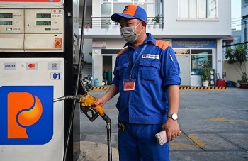 Giá xăng tăng lần thứ ba liên tiếp, dầu mazut hạ nhiệt