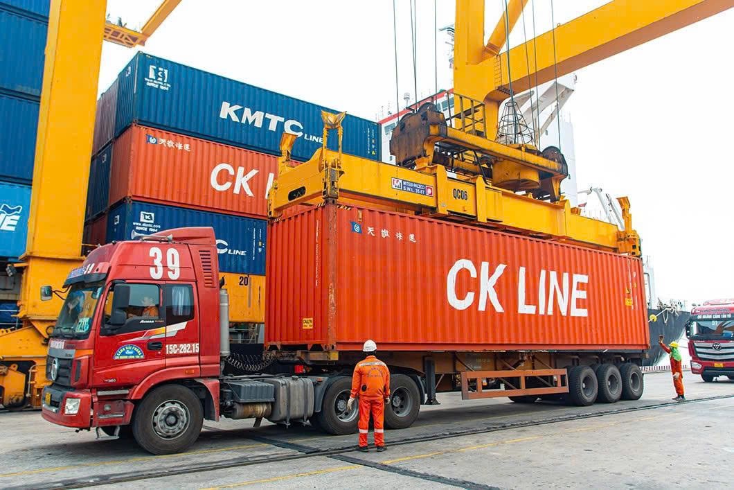 Quy định mới về cấp giấy chứng nhận xuất xứ hàng hóa có hiệu lực từ 1/7. Ảnh vimc.co