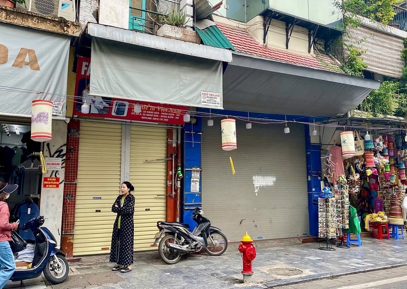 Một số quầy hàng tạm ngưng hoạt động do tiểu thương còn e ngại trước các quy định mới về hóa đơn điện tử và máy tính tiền.