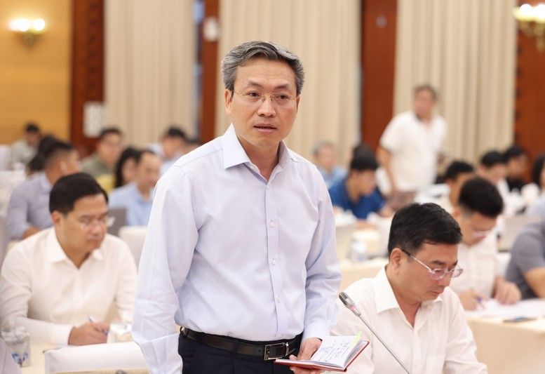 Thiếu tướng Nguyễn Quốc Toản, Chánh Văn phòng, Người phát ngôn Bộ Công an, cung cấp thông tin về kết quả điều tra các đường dây sản xuất, tiêu thụ thực phẩm giả - Ảnh: VGP