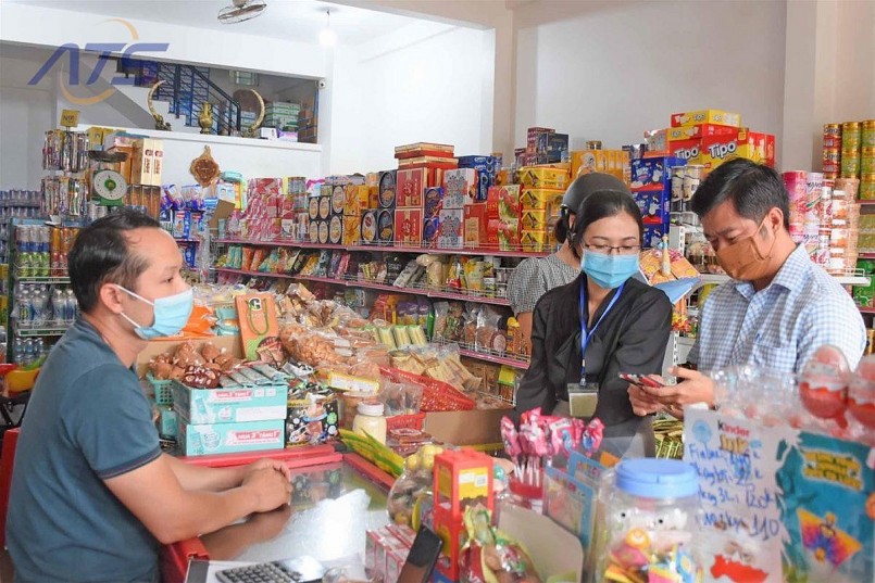 Nhiều hộ kinh doanh hiện hoạt động với quy mô lớn nhưng chưa được quản lý như doanh nghiệp, gây khó khăn trong việc áp dụng chính sách thuế và hỗ trợ phát triển. Nhiều hộ kinh doanh hiện hoạt động với quy mô lớn nhưng chưa được quản lý như doanh nghiệp, gây khó khăn trong việc áp dụng chính sách thuế và hỗ trợ phát triển.