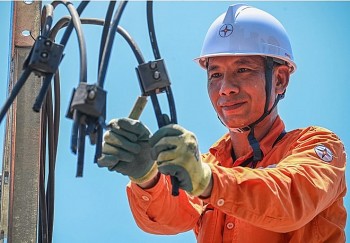 Hóa đơn tiền điện tháng 6 tăng mạnh: EVN yêu cầu rà soát và giải trình rõ