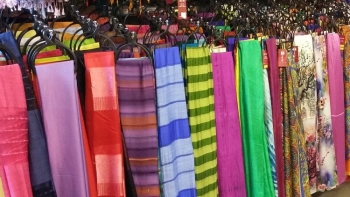 Khăn lụa, áo vest “Made in Vietnam” ghi điểm tại Anh: Tín hiệu tích cực cho ngành phụ kiện thời trang