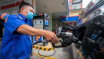 Giá xăng vượt mốc 20.000 đồng/lít từ 15h hôm nay