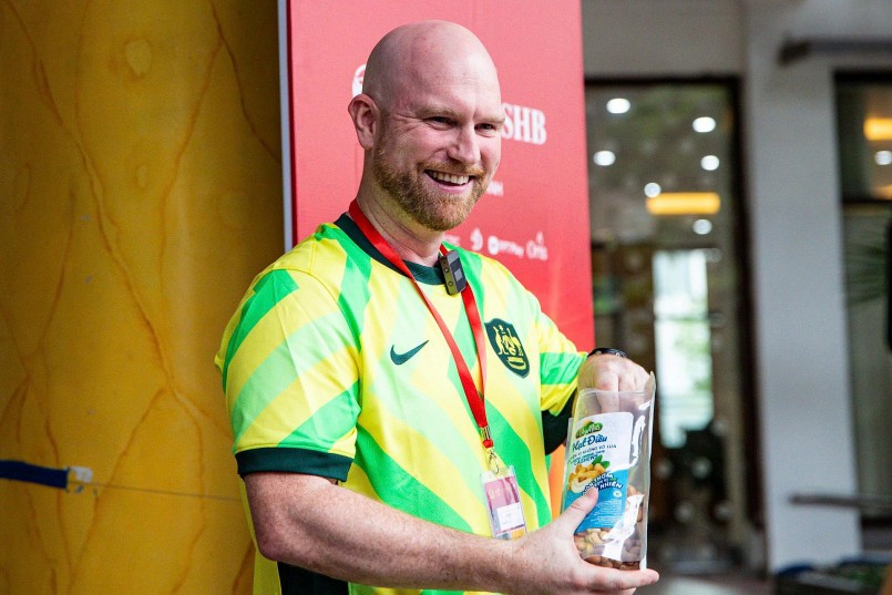 Đại tá Tim Stainton – Trưởng Sỹ quan Liên lạc Cảnh sát Liên bang Australia tại Việt Nam chia sẻ cảm nghĩ về sản phẩm. Đại tá Tim Stainton – Trưởng Sỹ quan Liên lạc Cảnh sát Liên bang Australia tại Việt Nam chia sẻ cảm nghĩ về sản phẩm.