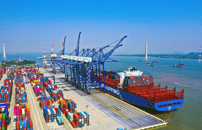 Xanh hóa chuỗi logistics đòi hỏi đồng bộ hạ tầng, công nghệ và chính sách để hỗ trợ doanh nghiệp chuyển đổi thực chất. Xanh hóa chuỗi logistics đòi hỏi đồng bộ hạ tầng, công nghệ và chính sách để hỗ trợ doanh nghiệp chuyển đổi thực chất.