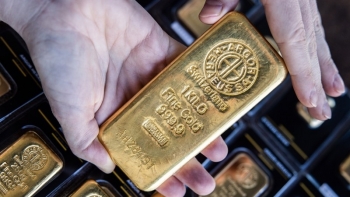 Vàng tăng mạnh, SJC sát mốc 122 triệu đồng/lượng – Cơn sốt trở lại?