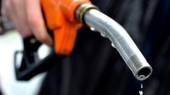 Cửa hàng xăng dầu thấp thỏm trước lệnh cấm xe máy xăng ở Vành đai 1