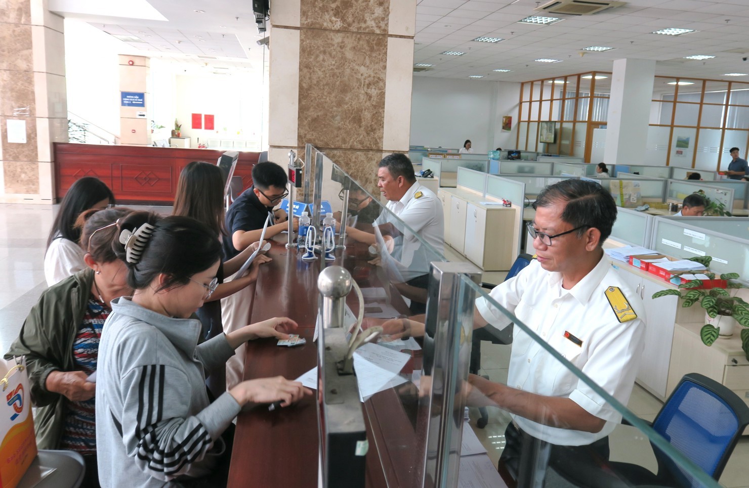 Đề xuất nâng ngưỡng miễn thuế cho hộ kinh doanh lên 500 triệu đồng mỗi năm Đề xuất nâng ngưỡng miễn thuế cho hộ kinh doanh lên 500 triệu đồng mỗi năm