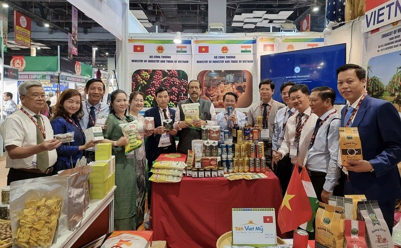 Doanh nghiệp Việt giới thiệu sản phẩm tại hội chợ thương mại – nỗ lực khẳng định chất lượng và xây dựng thương hiệu bền vững.