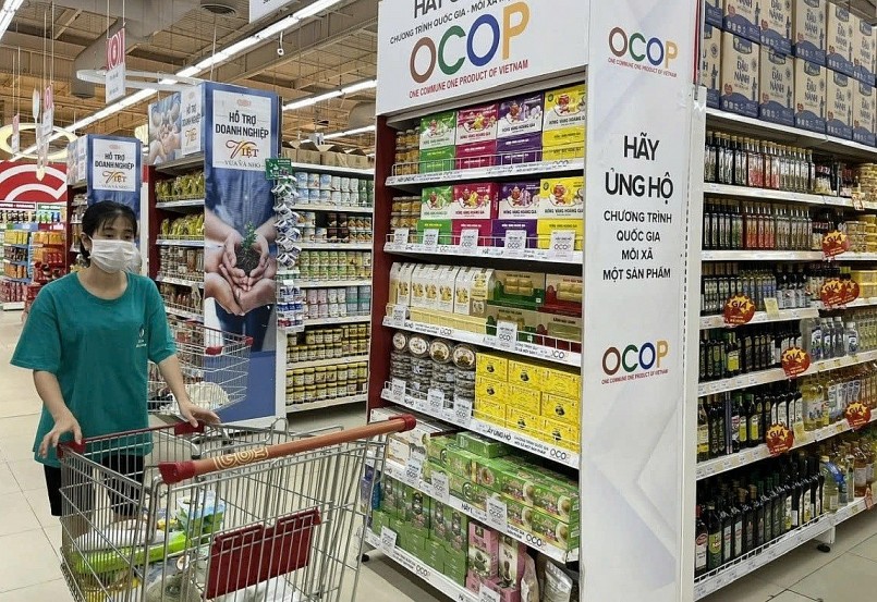 Không gian trưng bày sản phẩm OCOP trong chuỗi bán lẻ hiện đại, góp phần kết nối hàng Việt đến người tiêu dùng mọi miền.