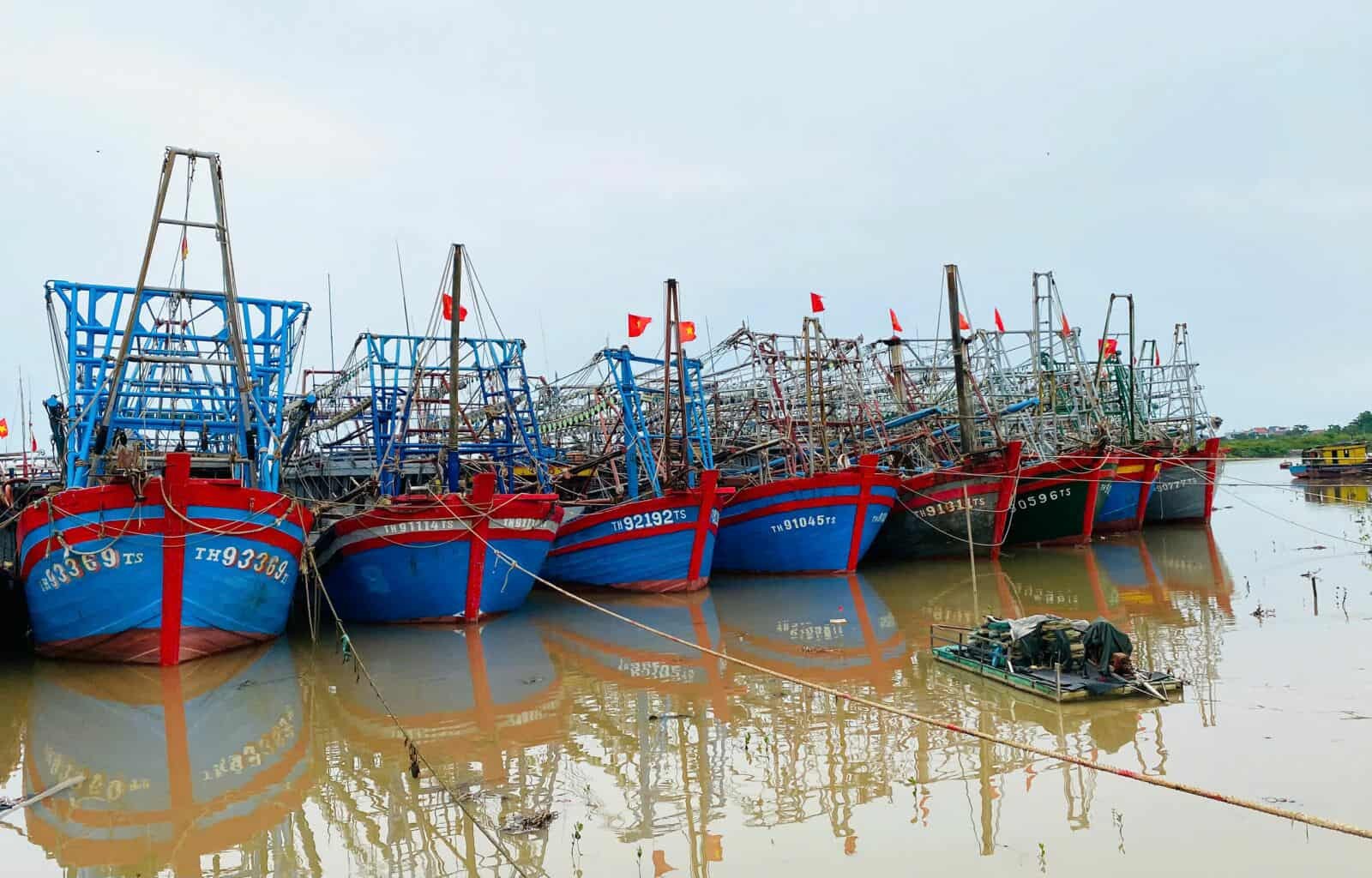 Công an xã Vạn Lộc: Chủ động ứng phó bão Wipha – Giữ vững thương hiệu, niềm tin nơi tuyến biển