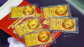 Giá vàng hôm nay 22/7: SJC áp sát 122 triệu đồng, vàng thế giới bứt tốc mạnh