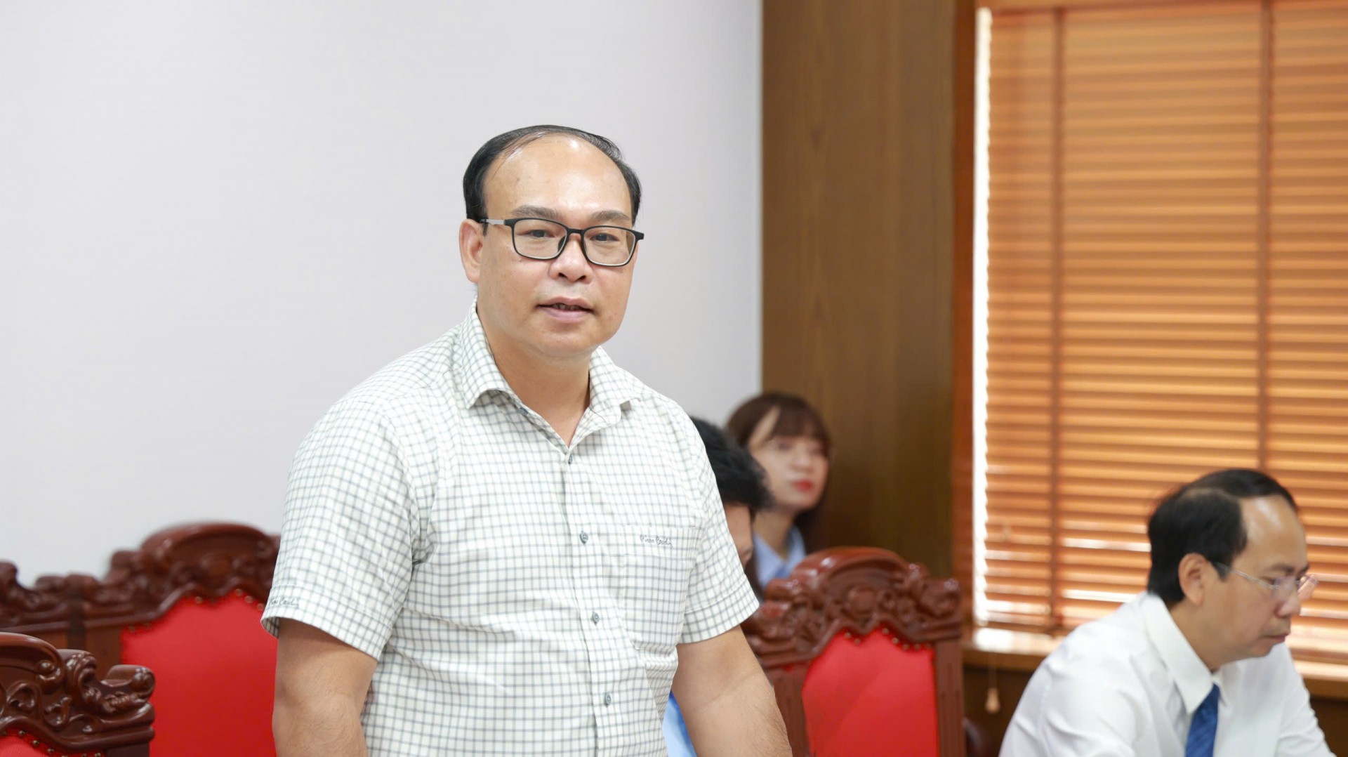 Ông Đặng Thanh Hải – Phó Tổng Giám đốc NXBGDVN phát biểu tại buổi lễ. Ông Đặng Thanh Hải – Phó Tổng Giám đốc NXBGDVN phát biểu tại buổi lễ.