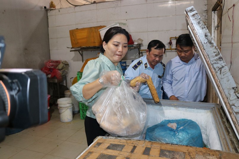 An toàn thực phẩm luôn là một trong những vấn đề nóng, ảnh hưởng trực tiếp đến sức khỏe cộng đồng. An toàn thực phẩm luôn là một trong những vấn đề nóng, ảnh hưởng trực tiếp đến sức khỏe cộng đồng.