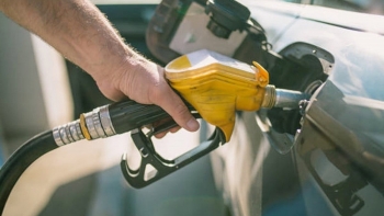 Giá xăng tiếp tục giảm, RON 95 rời xa mốc 20.000 đồng/lít