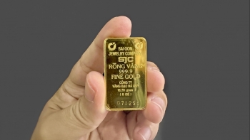 Giá vàng tuần mới: "Đu đỉnh" và cú lỗ kép 5 triệu đồng, chuyên gia và nhà đầu tư mỗi người một hướng