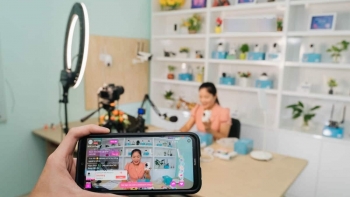 Livestream bán hàng: Những quy định mới mà người bán và KOL cần biết