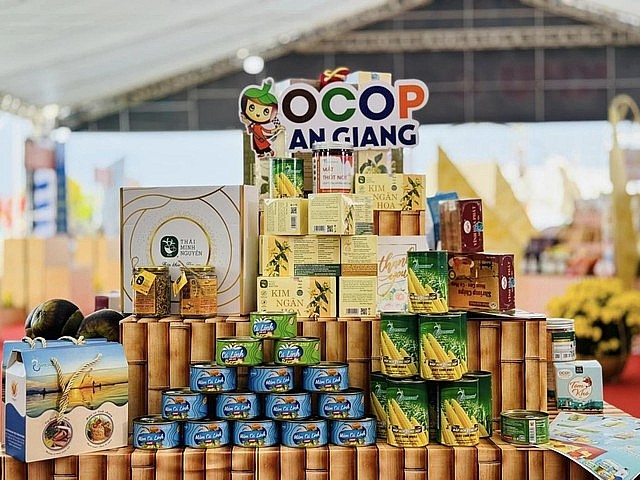 Không gian giới thiệu sản phẩm OCOP được thiết kế chuyên nghiệp, góp phần nâng cao giá trị và nhận diện thương hiệu thông qua ứng dụng công nghệ số.