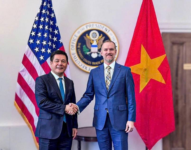 Từ cuối tháng 4, Việt Nam và Mỹ đã có nhiều phiên đàm phán thương mại đối ứng ở cả cấp kỹ thuật và cấp Bộ trưởng. Từ cuối tháng 4, Việt Nam và Mỹ đã có nhiều phiên đàm phán thương mại đối ứng ở cả cấp kỹ thuật và cấp Bộ trưởng.