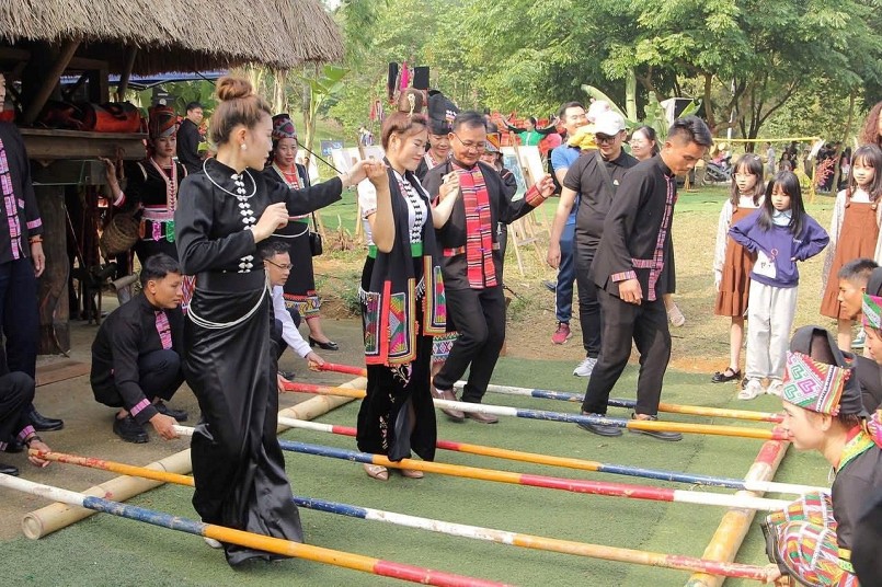 Đón làn sóng khách quốc tế: Du lịch Việt Nam tăng trưởng mạnh Đón làn sóng khách quốc tế: Du lịch Việt Nam tăng trưởng mạnh