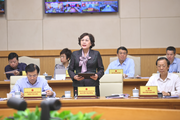 Thống đốc Ngân hàng Nhà nước Nguyễn Thị Hồng báo cáo tại phiên họp Chính phủ, ngày 7/8. Thống đốc Ngân hàng Nhà nước Nguyễn Thị Hồng báo cáo tại phiên họp Chính phủ, ngày 7/8.