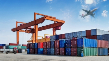 Kim ngạch xuất khẩu lập kỷ lục: Động lực hay thách thức?