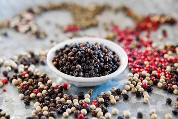 Giá hồ tiêu hôm nay 9/8: Lâm Đồng – Đắk Lắk dẫn đầu, thị trường ổn định xu hướng tăng