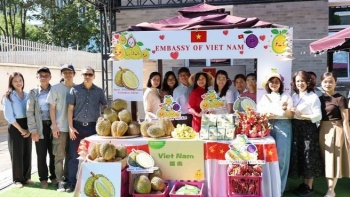 Gian hàng Việt Nam tỏa sáng tại Lễ hội sầu riêng ASEAN-Trung Quốc ở Bắc Kinh