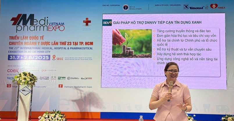 Bà Nguyễn Thị Kim Phượng, đại diện BIDV chia sẻ thông tin tại sự kiện. Bà Nguyễn Thị Kim Phượng, đại diện BIDV chia sẻ thông tin tại sự kiện.