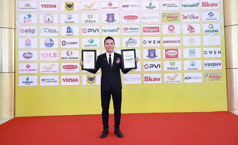 Herbalife Việt Nam đạt Chứng nhận Top 10 Nhãn Hiệu Nổi Tiếng Việt Nam & Doanh Nghiệp Tiên Phong Đổi Mới Sáng Tạo năm 2025 Herbalife Việt Nam đạt Chứng nhận Top 10 Nhãn Hiệu Nổi Tiếng Việt Nam & Doanh Nghiệp Tiên Phong Đổi Mới Sáng Tạo năm 2025