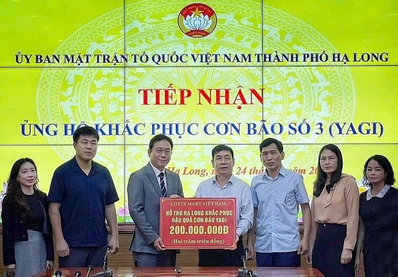 LOTTE MART thường xuyên thực hiện các hoạt động ý nghĩa vì cộng đồng LOTTE MART thường xuyên thực hiện các hoạt động ý nghĩa vì cộng đồng