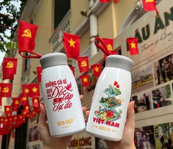 Thị trường quà tặng bùng nổ mùa đại lễ 80 năm Quốc khánh