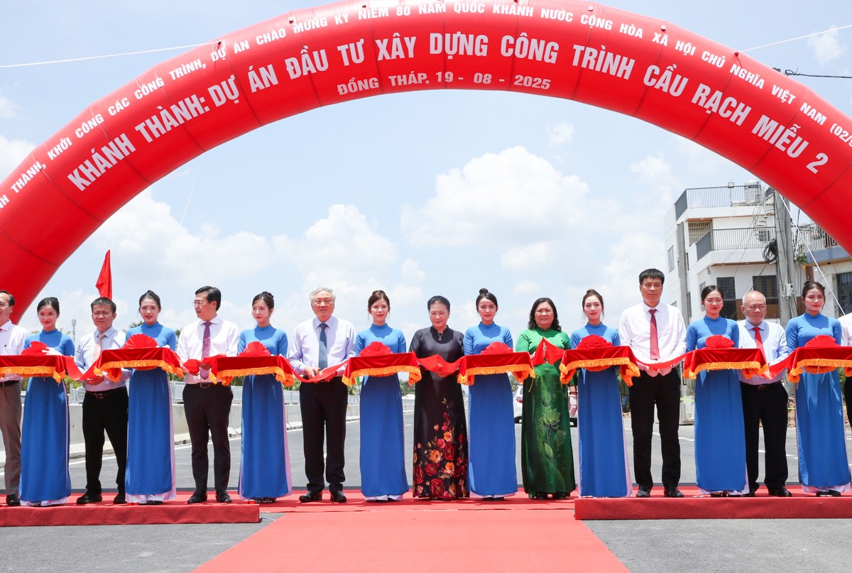 Khởi công, khánh thành 250 công trình: Động lực mới cho tăng trưởng, khát vọng Việt Nam hùng cường Khởi công, khánh thành 250 công trình: Động lực mới cho tăng trưởng, khát vọng Việt Nam hùng cường