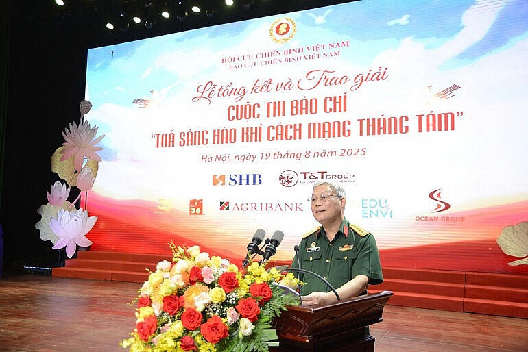 Đại tá Đỗ Phú Thọ, Tổng Biên tập Báo Cựu chiến binh Việt Nam, Trưởng Ban tổ chức cuộc thi, phát biểu. Đại tá Đỗ Phú Thọ, Tổng Biên tập Báo Cựu chiến binh Việt Nam, Trưởng Ban tổ chức cuộc thi, phát biểu.