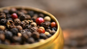 Giá tiêu hôm nay 21/8: Thị trường lặng sóng, doanh nghiệp và nông dân cùng nín thở chờ thời cơ