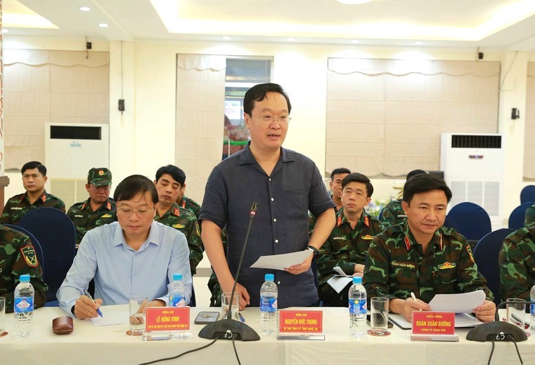 Bí thư Tỉnh ủy Nghệ An Nguyễn Đức Trung phát biểu tại cuộc họp.