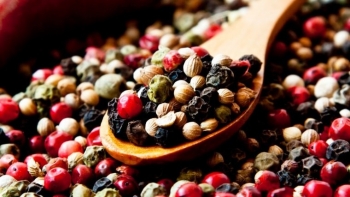 Giá hồ tiêu hôm nay 27/8: Thị trường trong nước ổn định ở mức cao, thế giới ghi nhận biến động