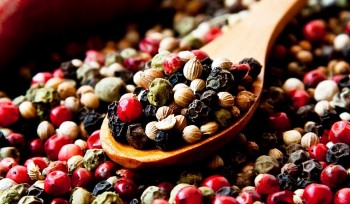 Giá hồ tiêu hôm nay 27/8: Thị trường trong nước ổn định ở mức cao, thế giới ghi nhận biến động