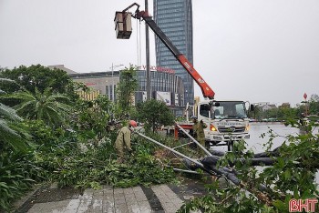 Thủ tướng chỉ đạo khắc phục hậu quả bão số 5: Bảo đảm thị trường ổn định, phục hồi sản xuất nhanh