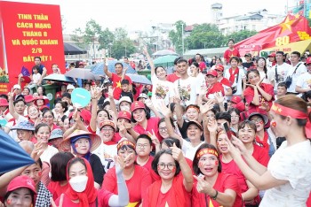 Tặng 100.000 đồng/người cho toàn dân ăn Tết Độc lập