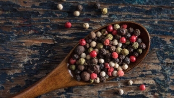 Giá hồ tiêu hôm nay 30/8/2025: Tăng mạnh vượt mốc 155.000 đồng/kg