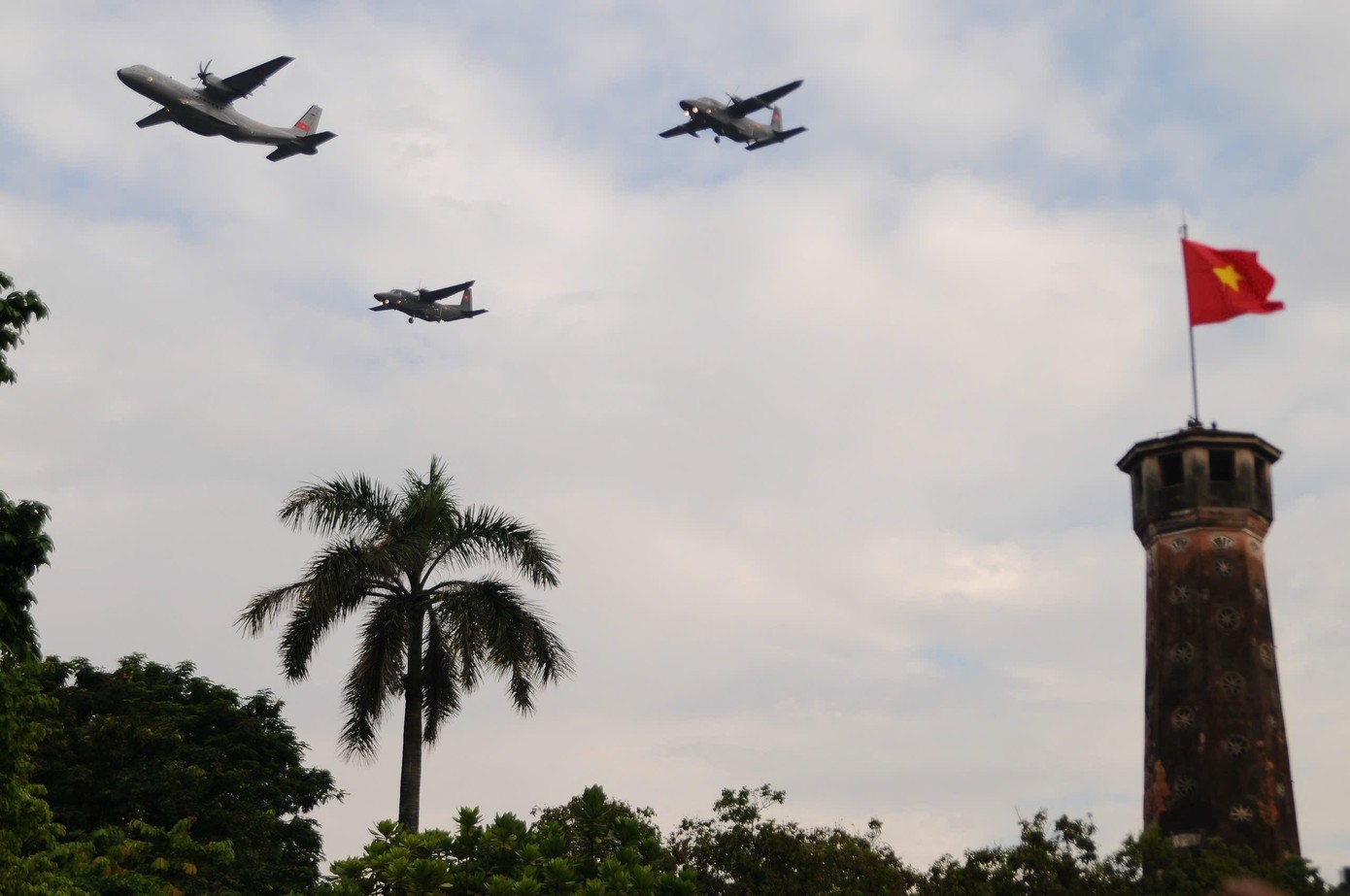 TỔNG THUẬT: Lễ Tổng duyệt chương trình diễu binh, diễu hành kỷ niệm 80 năm Quốc khánh 2/9