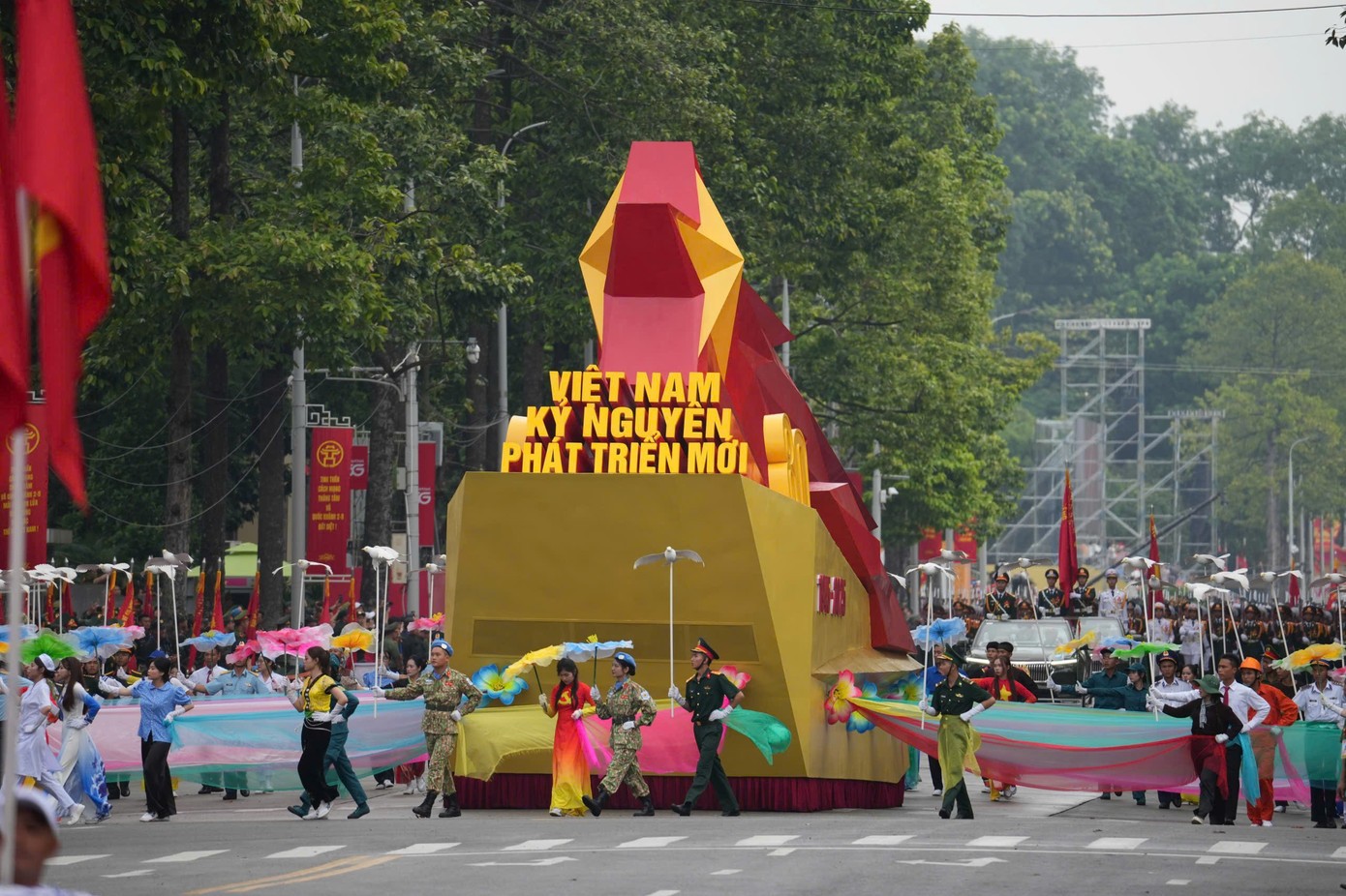 TỔNG THUẬT: Lễ Tổng duyệt chương trình diễu binh, diễu hành kỷ niệm 80 năm Quốc khánh 2/9