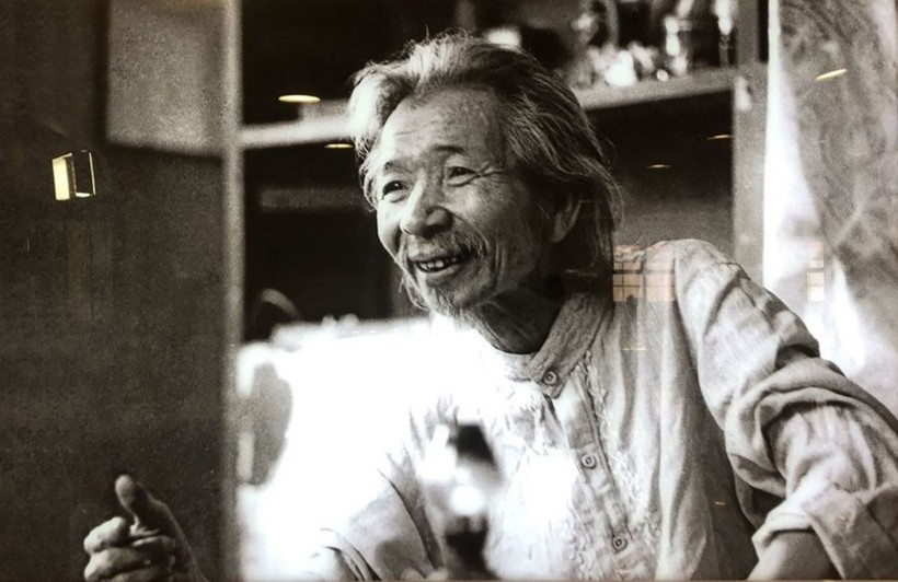 Nhạc sĩ Văn Cao qua ống kính của nghệ sĩ nhiếp ảnh Nguyễn Đình Toán. (Ảnh: Báo Quân đội nhân dân) Nhạc sĩ Văn Cao qua ống kính của nghệ sĩ nhiếp ảnh Nguyễn Đình Toán. (Ảnh: Báo Quân đội nhân dân)