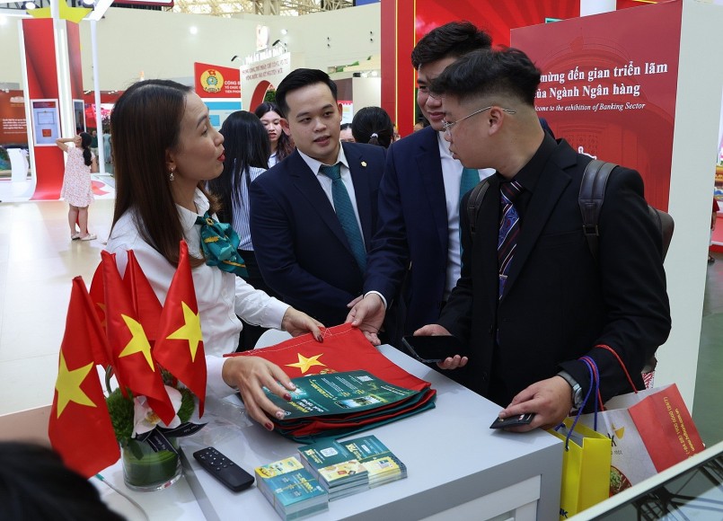 BIDV dành tặng khách hàng tham gia Triển lãm hàng nghìn quà tặng ấn tượng BIDV dành tặng khách hàng tham gia Triển lãm hàng nghìn quà tặng ấn tượng