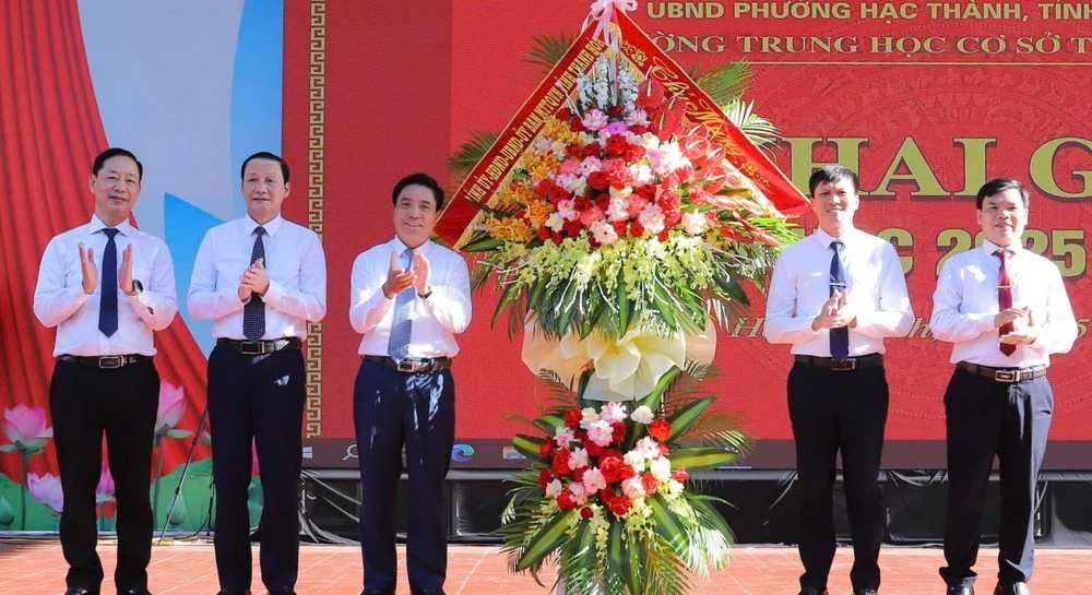 Thanh Hóa: Tưng bừng khai giảng năm học, Hòa chung không khí rộn ràng cả nước