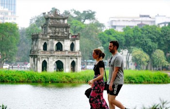 Việt Nam đón gần 14 triệu khách quốc tế trong 8 tháng, tiến gần mục tiêu 25 triệu lượt năm 2025