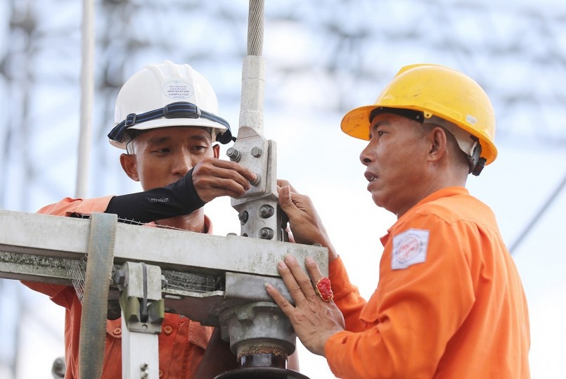 Thay vì chỉ trả tiền cho lượng điện tiêu thụ (kWh) như hiện nay, người dùng sẽ trả thêm một khoản phí cố định cho công suất đăng ký (kW).